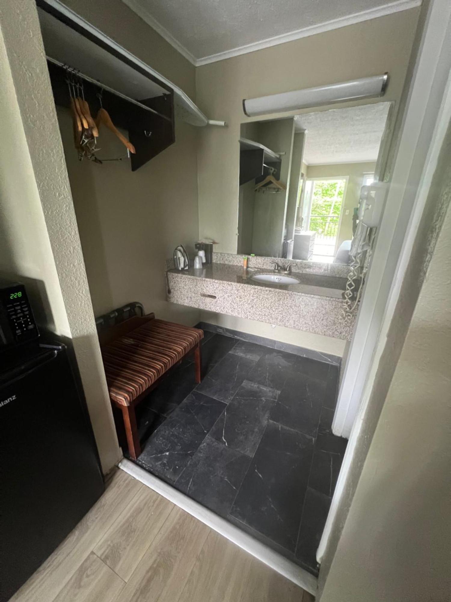 Travel Inn Kingsport Bagian luar foto